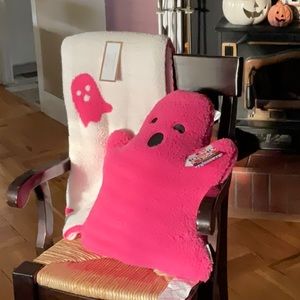 Pink Ghost Blanket Cupcakes and Cashmere and Hot Pink Ghost Pillow Novogratz